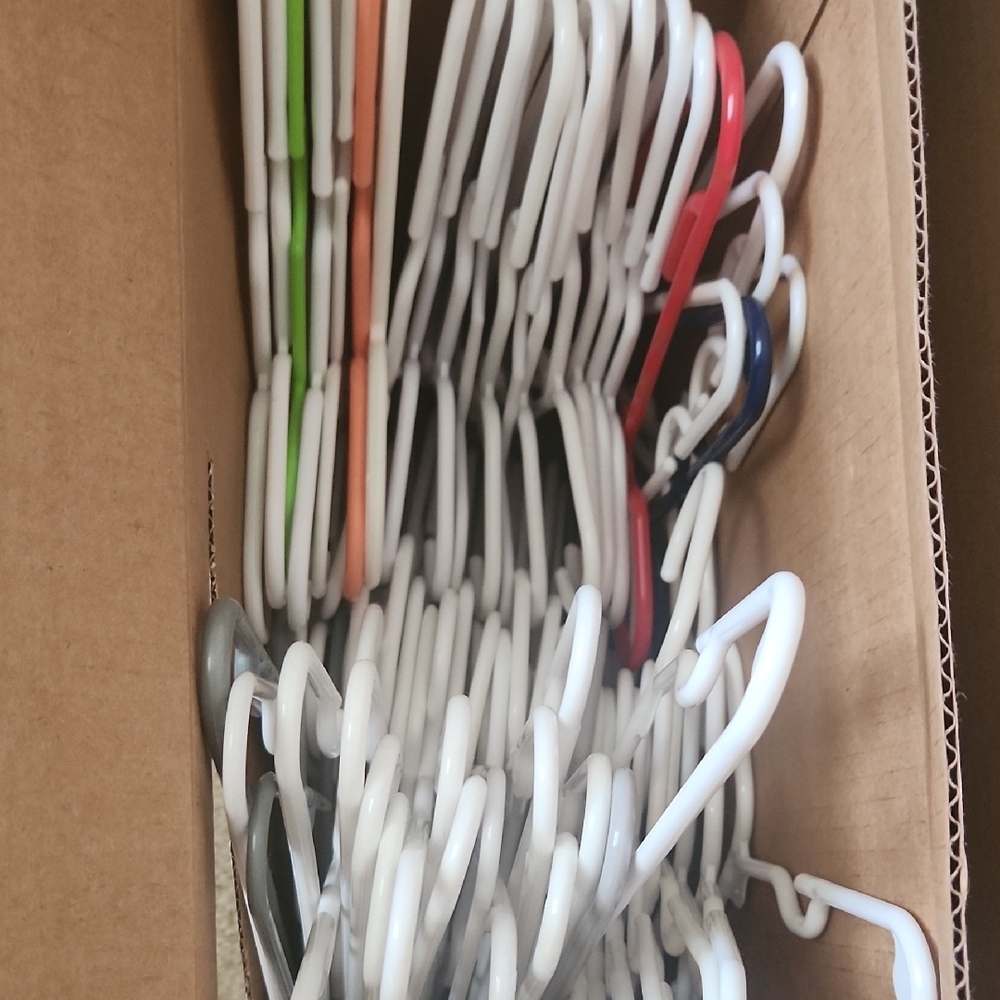Multi-Color Plastic Hangers Set - Picture 2 of 2